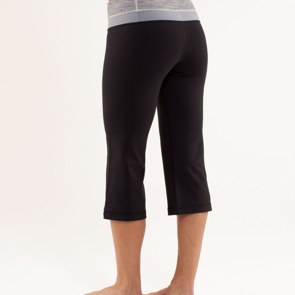 Lululemon Groove Crop Black / Wee Are From Space Coal Fossil / Fossil Size 4 - Picture 9 of 10